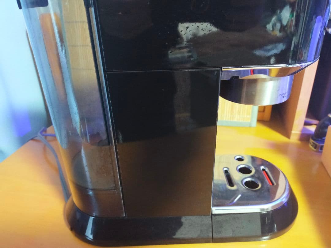 h*4様 DeLonghi エスプレッソマシン デディカ　ブラック