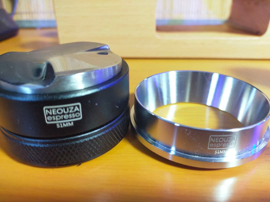 h*4様 DeLonghi エスプレッソマシン デディカ　ブラック