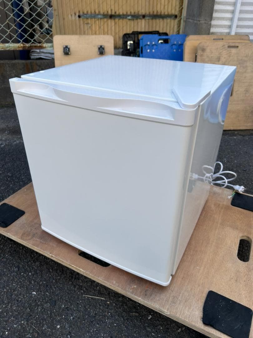 Sun Ruck 1ドア冷凍庫 SR-F3202W 2025年製 32L