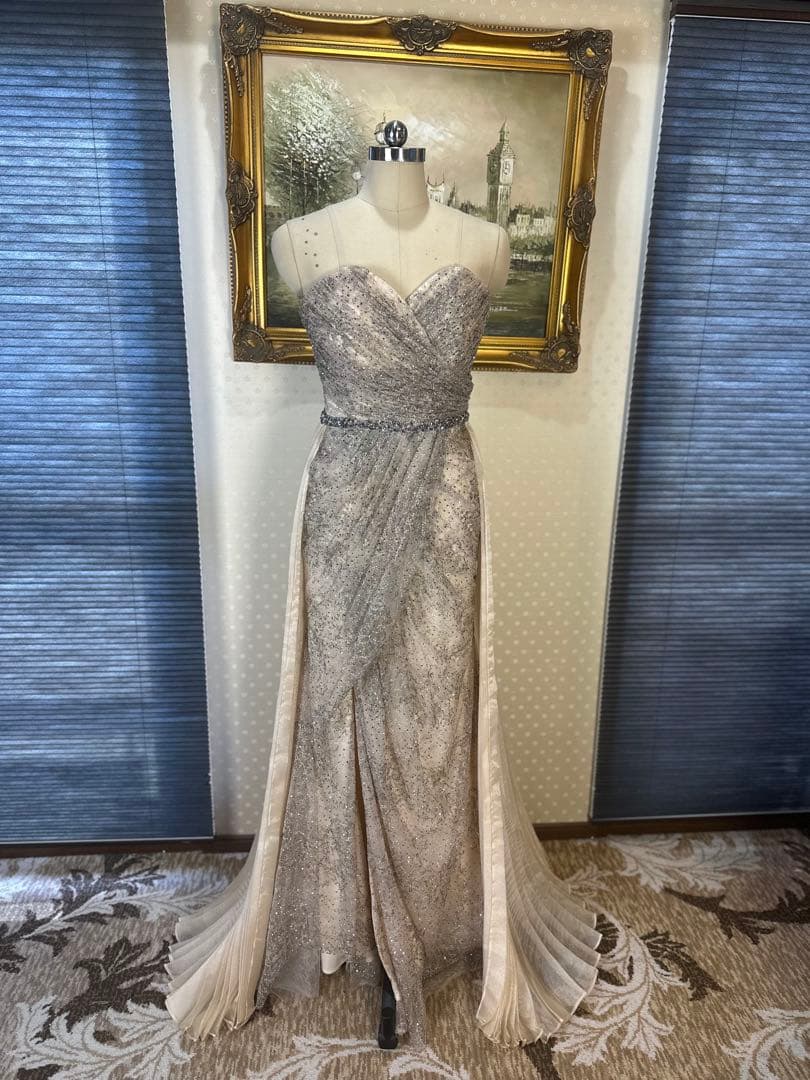 ★要プロフ確認★あなばら いづみ様 スパンコール装飾のシルバー系ドレス