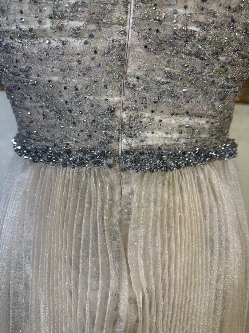 ★要プロフ確認★あなばら いづみ様 スパンコール装飾のシルバー系ドレス