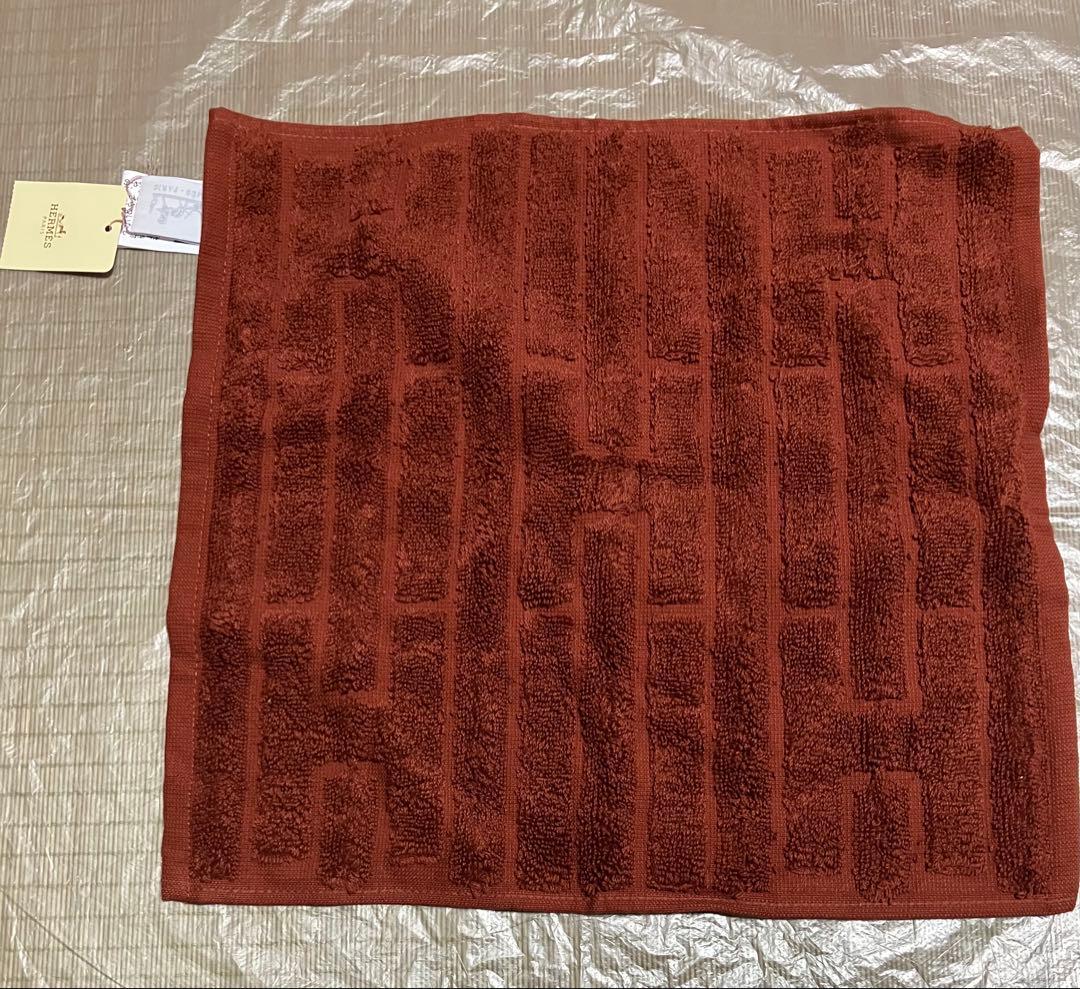 未使用下げ札付きエルメスフェイスタオル1枚と タオルハンカチ2枚　エルメスタオル