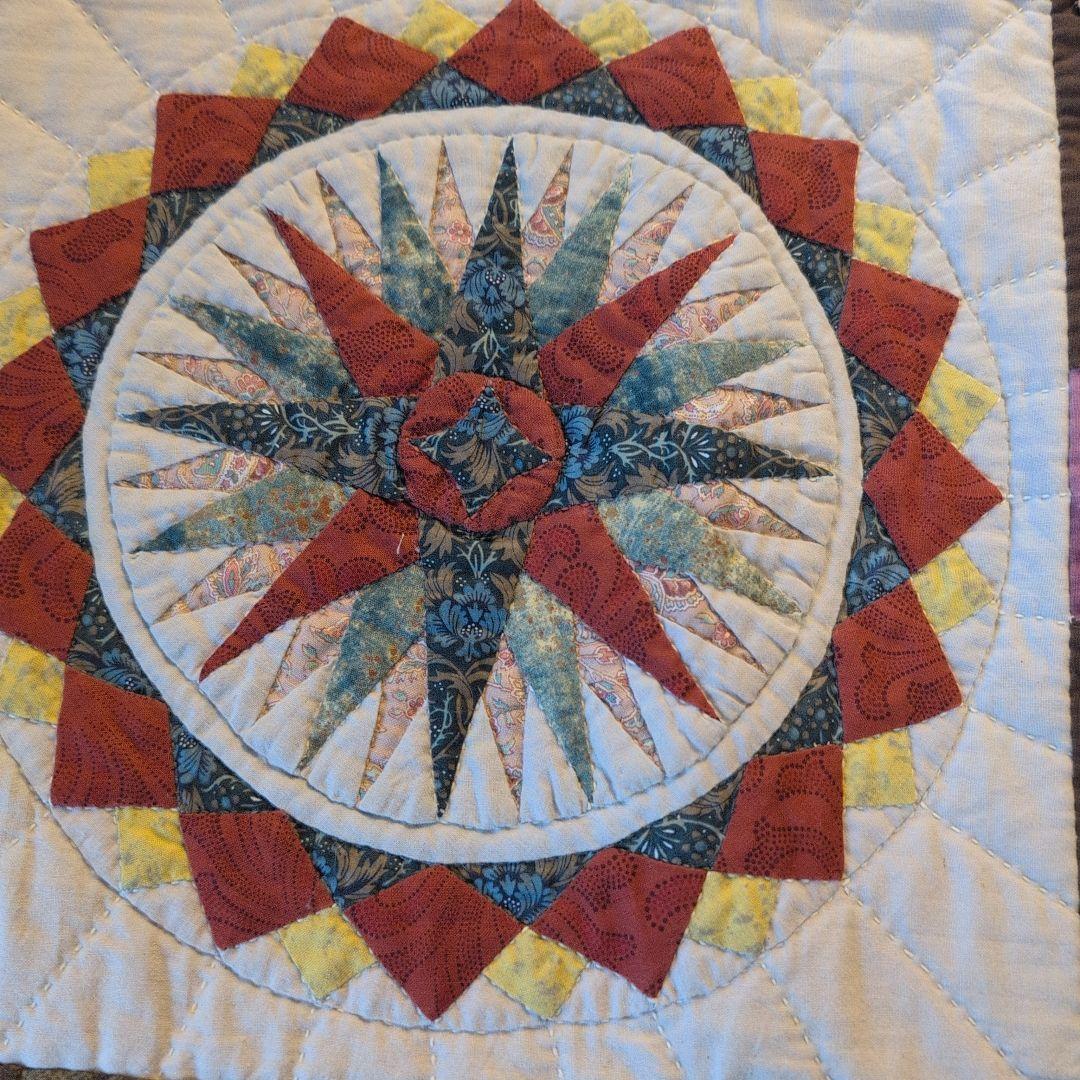 カラフルな手作りキルト