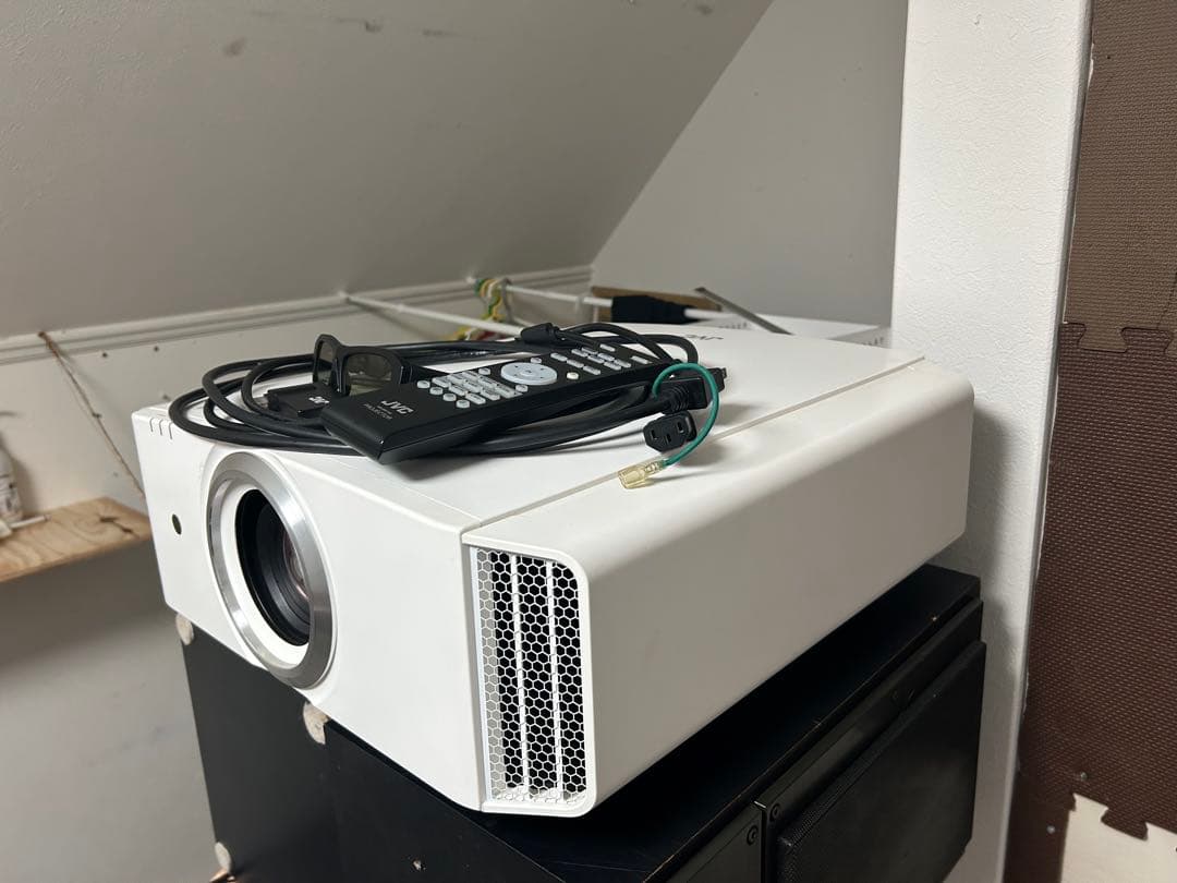 DLA-X-500r ランプ新品　付属品あり　美品 4k プロジェクター