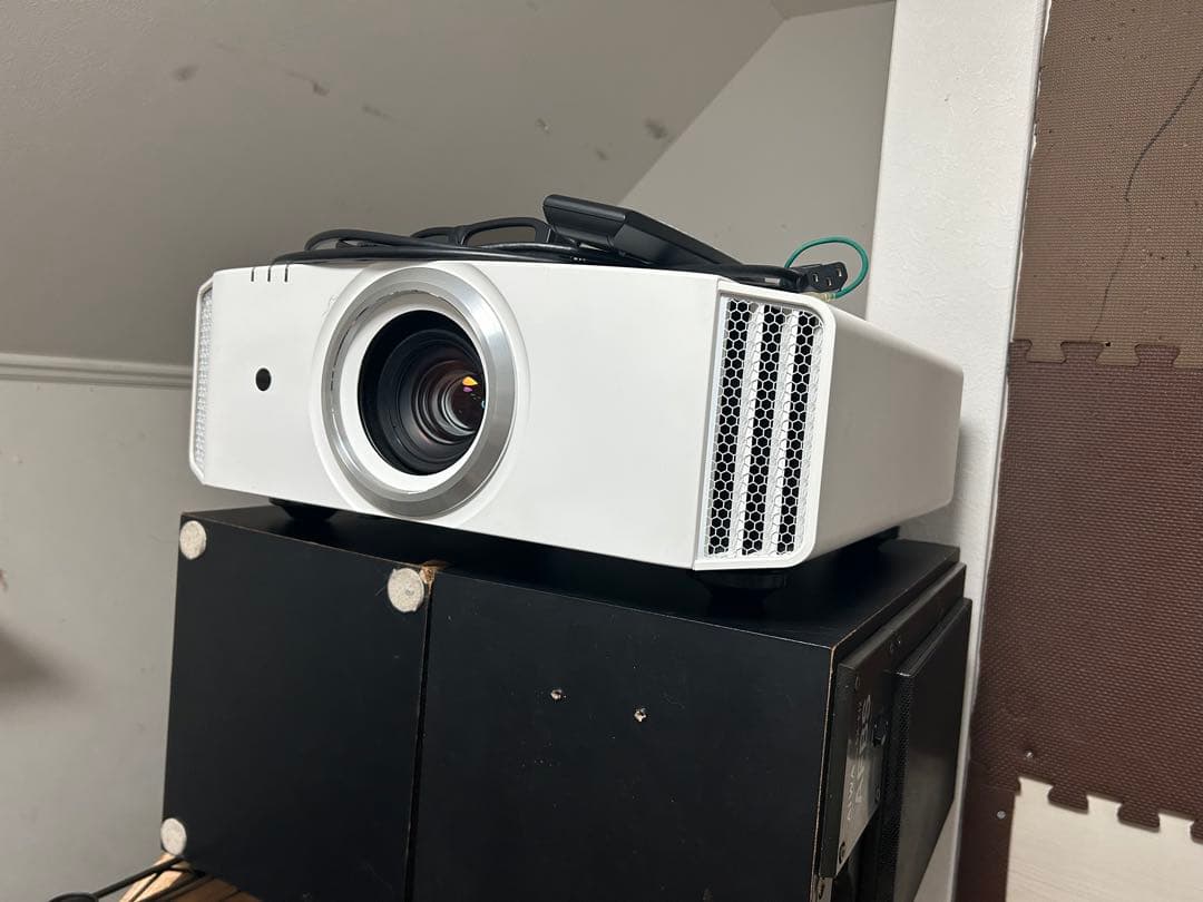 DLA-X-500r ランプ新品　付属品あり　美品 4k プロジェクター