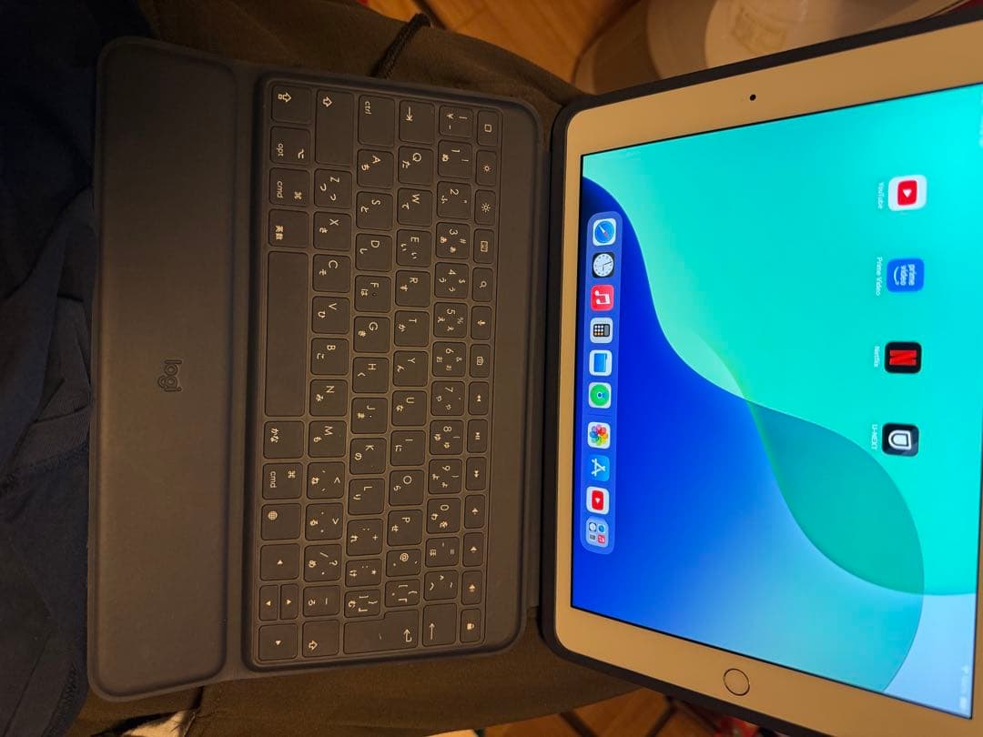 む*ー様 iPad7世代 32gb wifi ロジクールキーボード付き