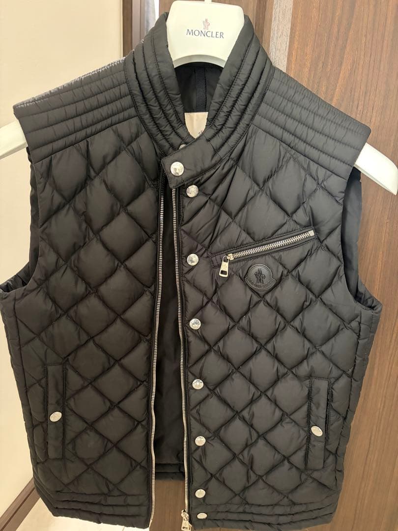 モンクレールダウンベスト　キルティング　レザーロゴパッチ　希少サイズ1（M）