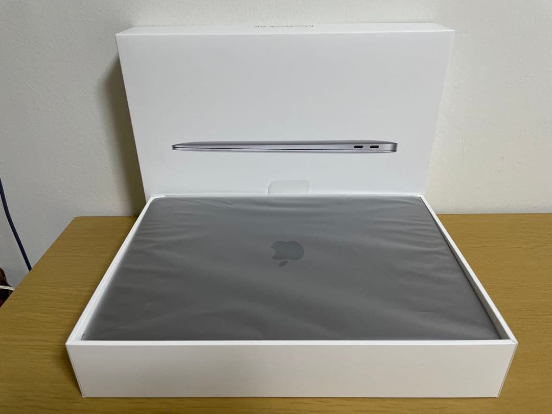 美品 MacBook Air M1チップ 充電数63回『容量94％』