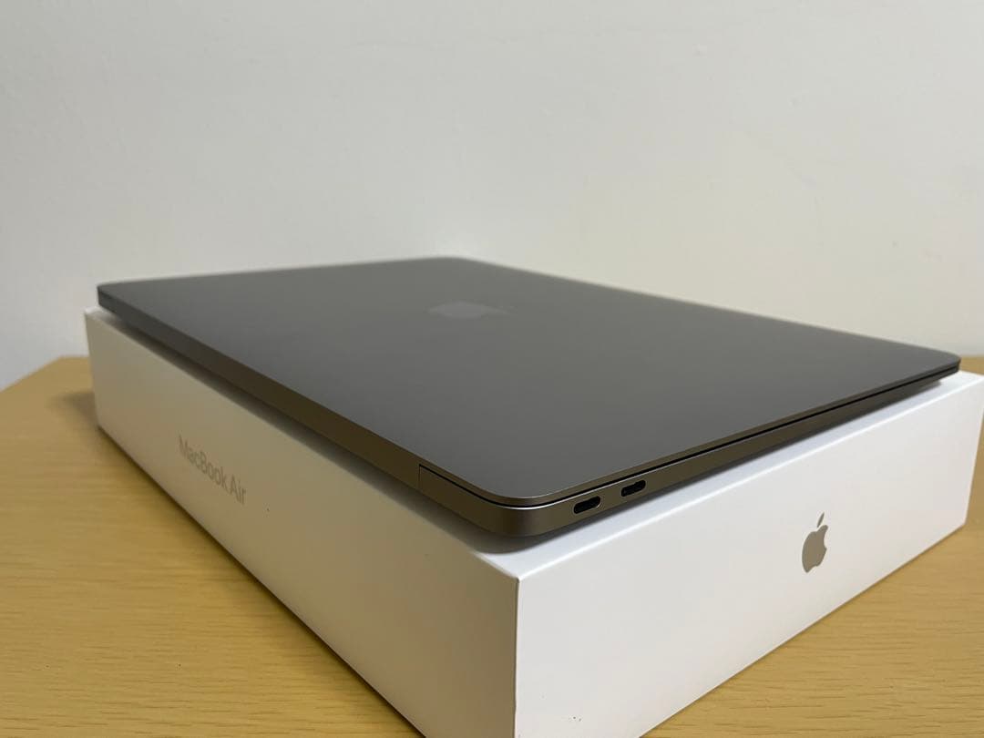 美品 MacBook Air M1チップ 充電数63回『容量94％』