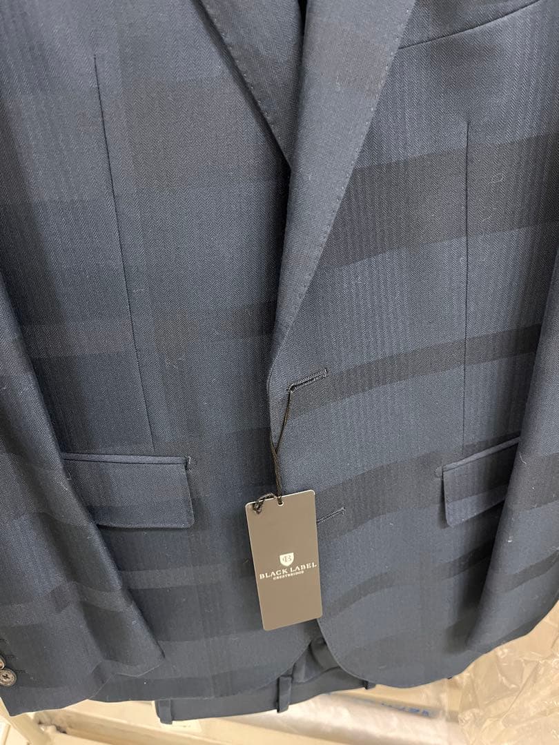 新品　BLACK LABEL スーツ（ジャケット・ベスト・パンツ）　サイズ38R