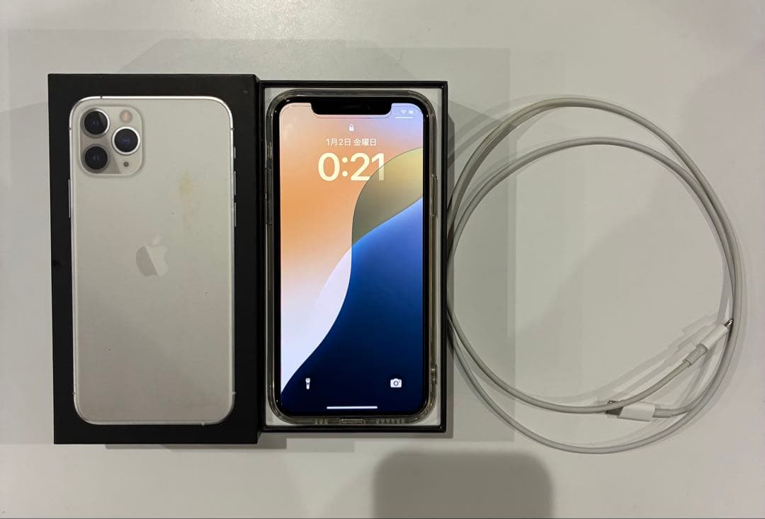 Apple iPhone 11 Pro シルバー ケース付き