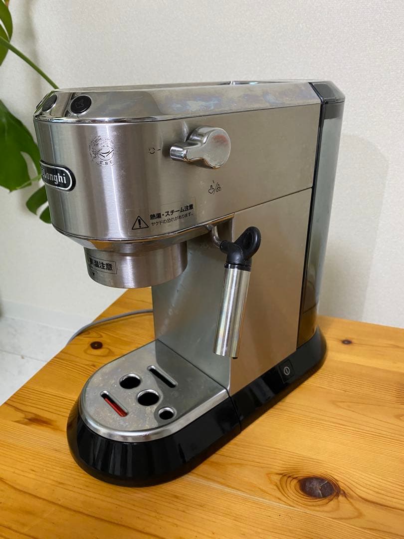 デロンギデディカエスプレッソ・カプチーノメーカーEC680M