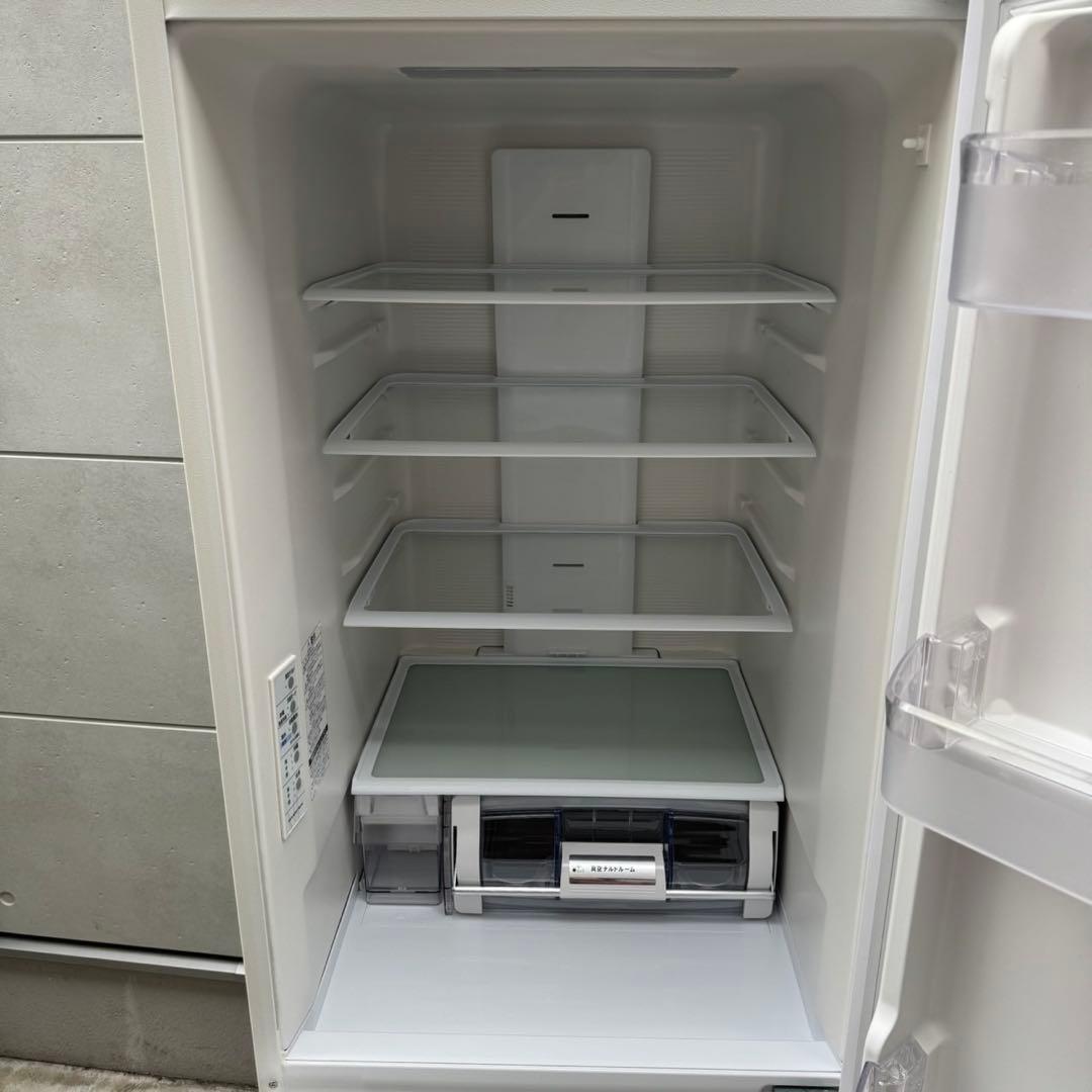 251⭐️2018年製美品★日立　冷蔵庫　大型　3ドア　自動製氷　ガラス扉