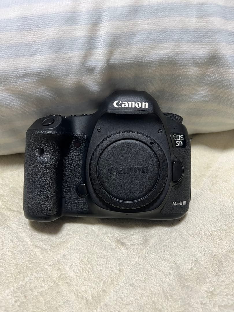 デジタル一眼レフカメラ　Canon EOS 5D Mark III ボディ