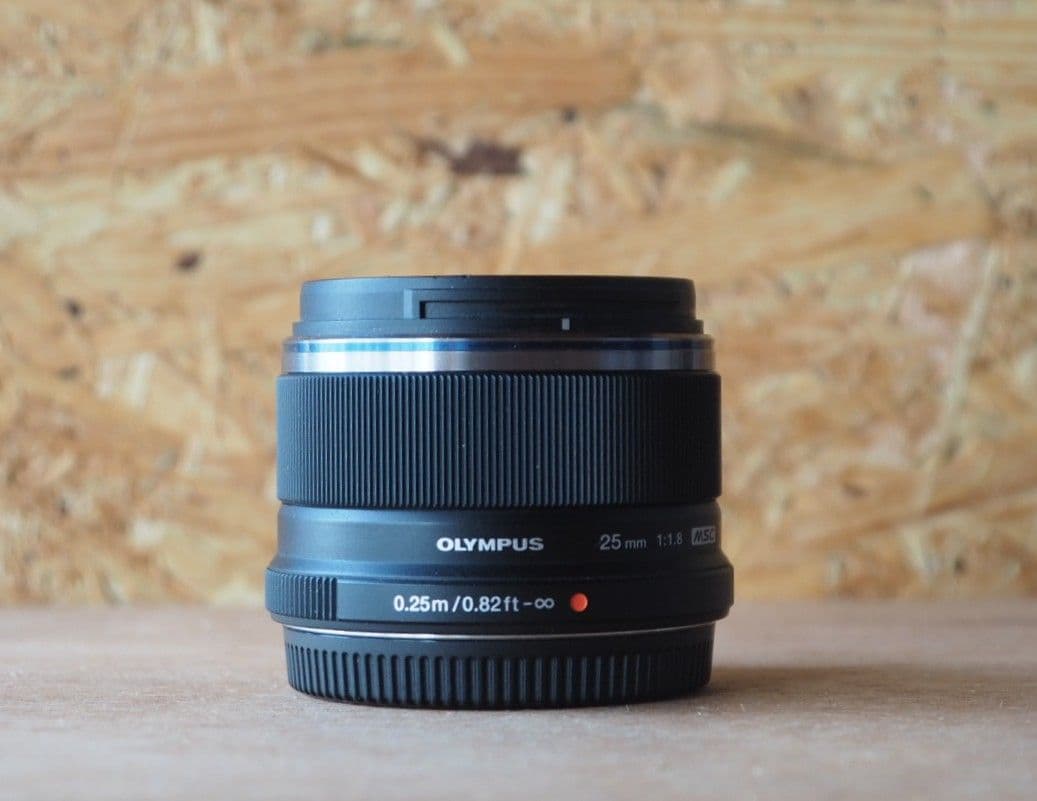 ごろごろ OLYMPUS 25mm F1.8 レンズ