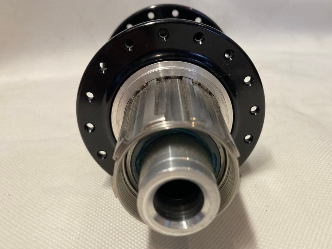 WHITE INDUSTRIES CLD リアハブ　 ブラック