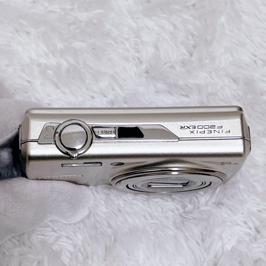 動作品 FUJIFILM FinePix F200 EXR シルバー