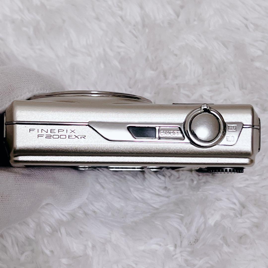 動作品 FUJIFILM FinePix F200 EXR シルバー