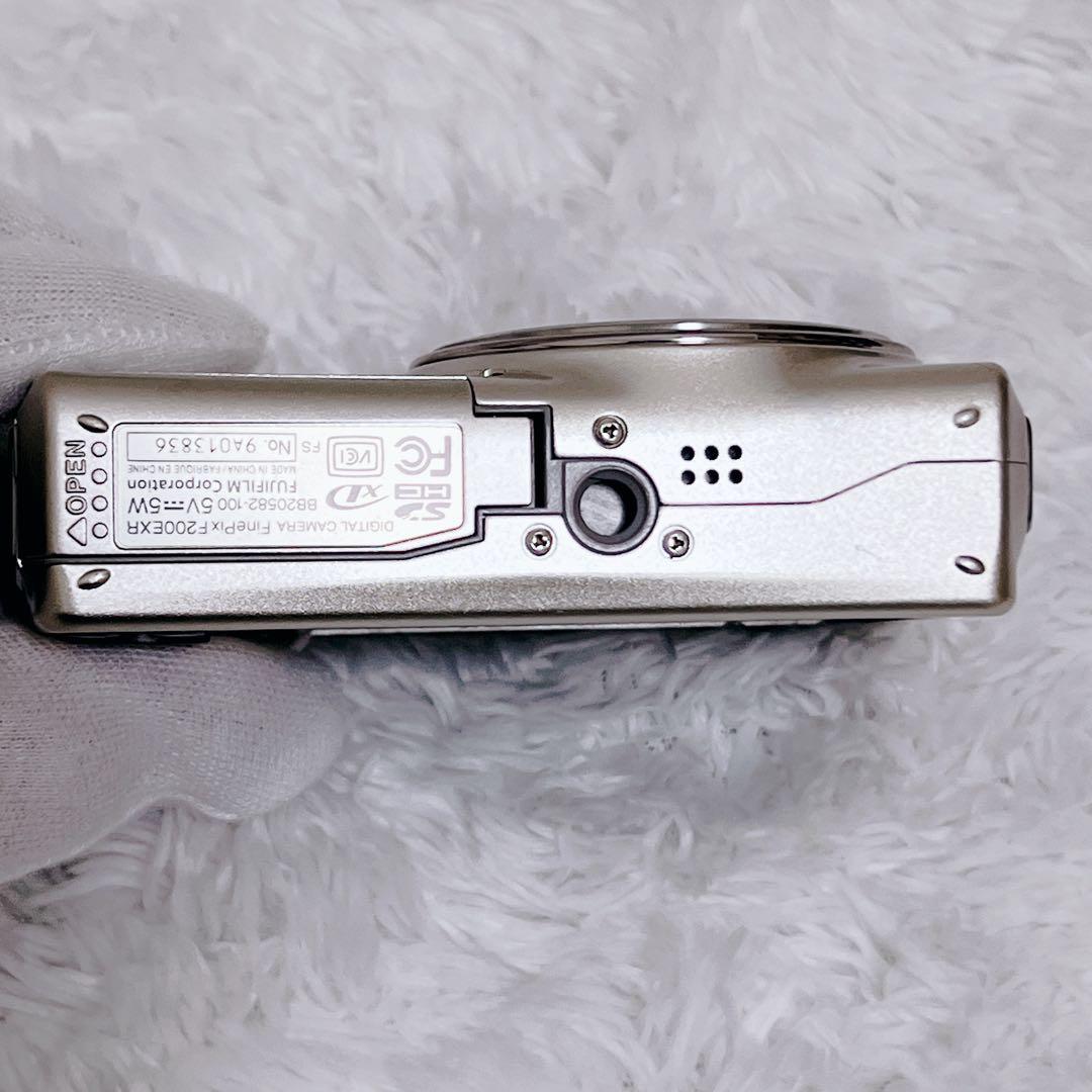 動作品 FUJIFILM FinePix F200 EXR シルバー