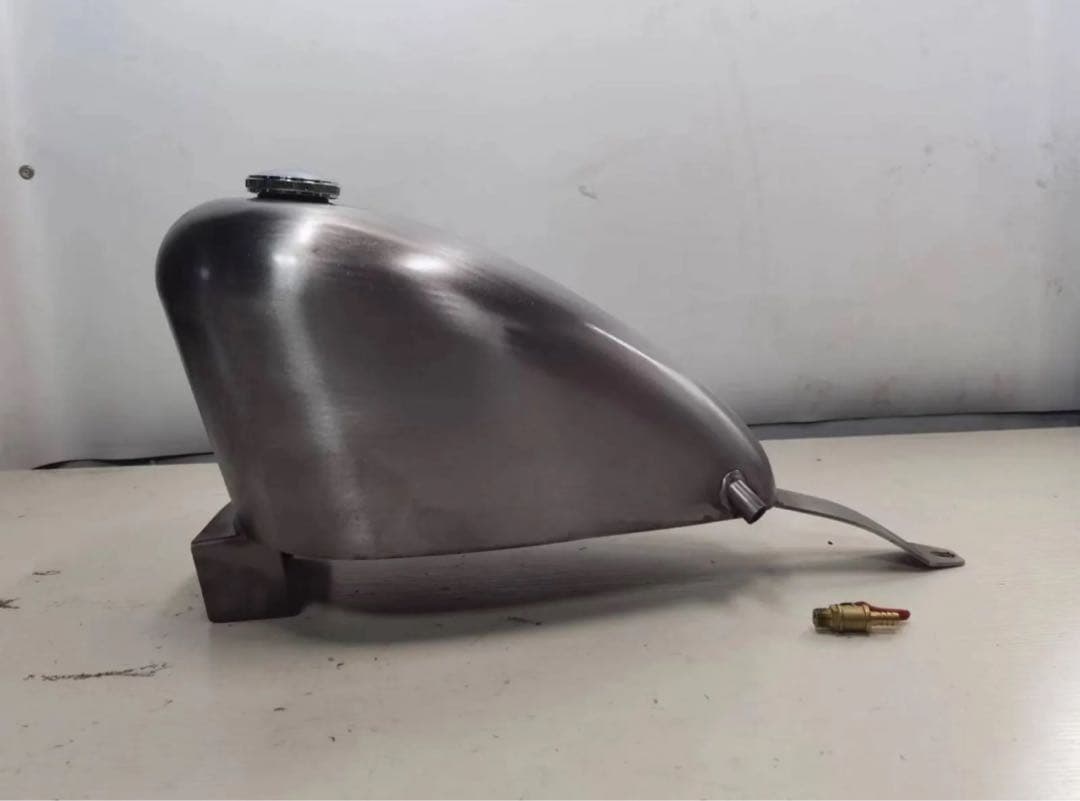 シャドウスラッシャー400用スポーツタンク