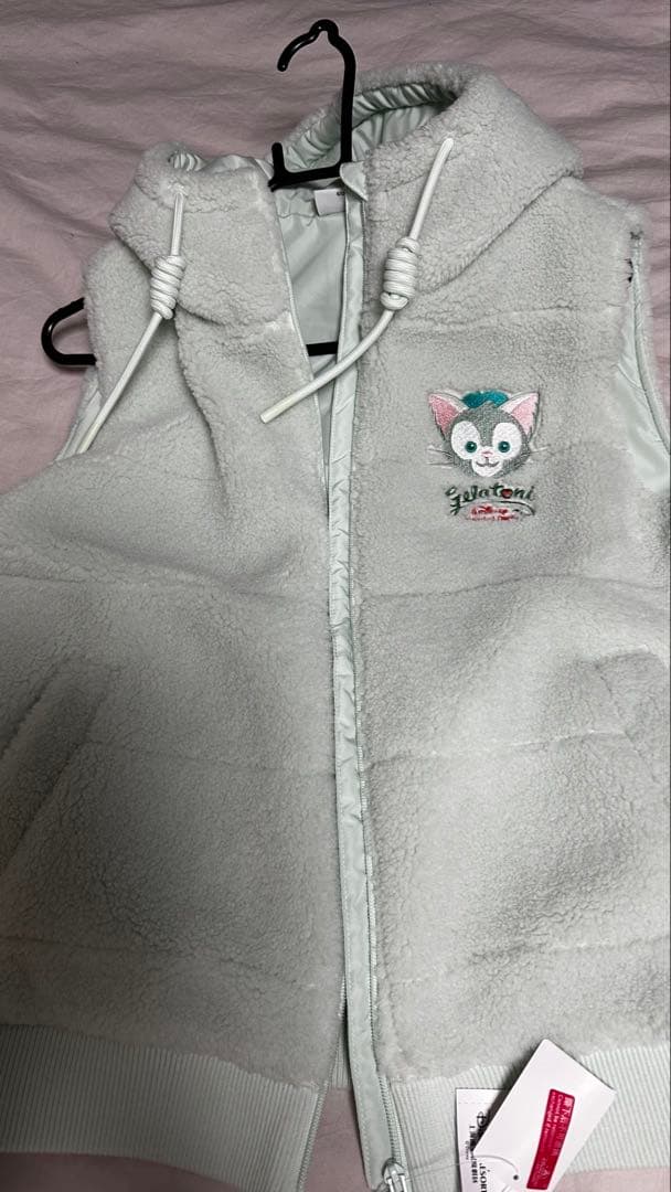 上海ディズニーリゾート 猫刺繍 フリースベスト Gelatoni