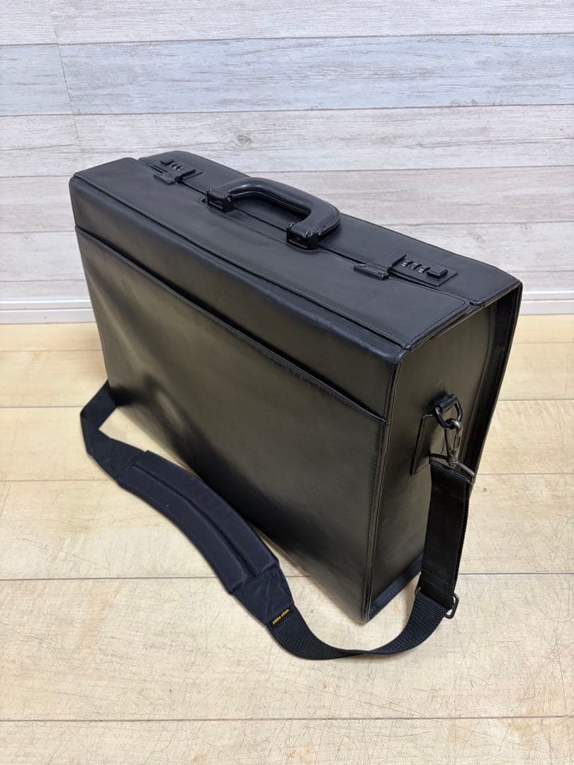 モンブラン マイスターシュテュック レザー アタッシュケース ロック付