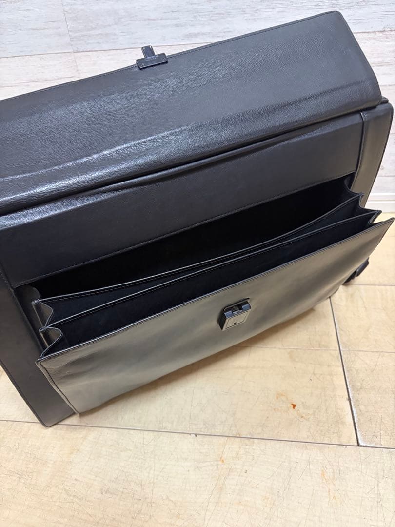モンブラン マイスターシュテュック レザー アタッシュケース ロック付