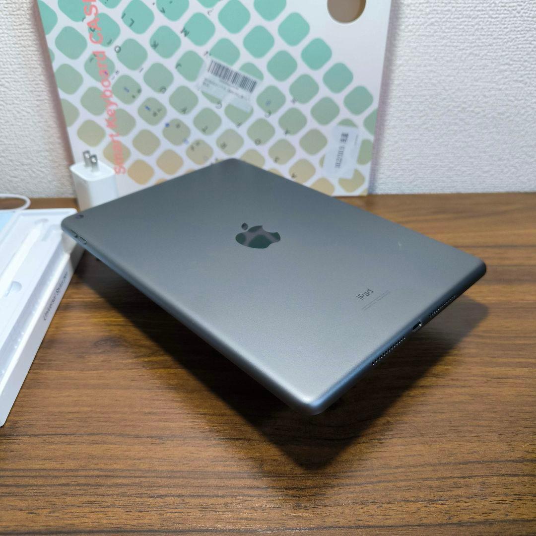 iPad 第8世代 WiFi128GB、タッチペン、キーボードとケースセット