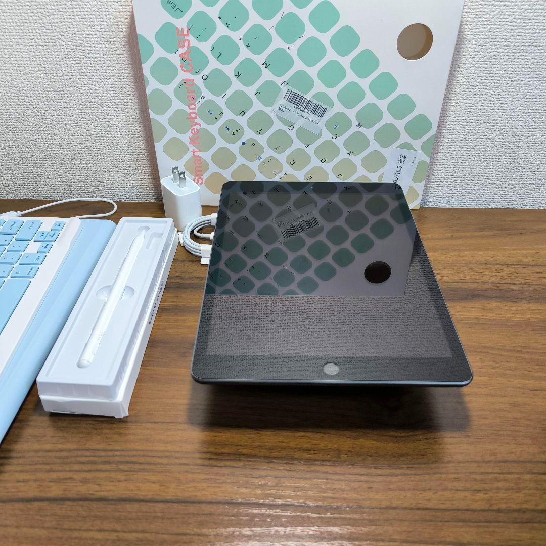 iPad 第8世代 WiFi128GB、タッチペン、キーボードとケースセット