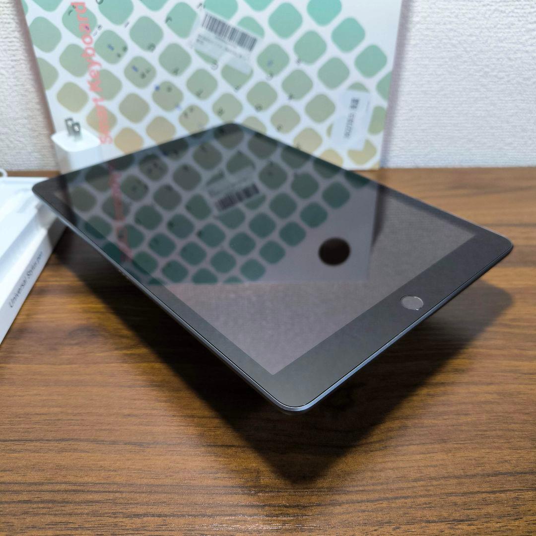 iPad 第8世代 WiFi128GB、タッチペン、キーボードとケースセット
