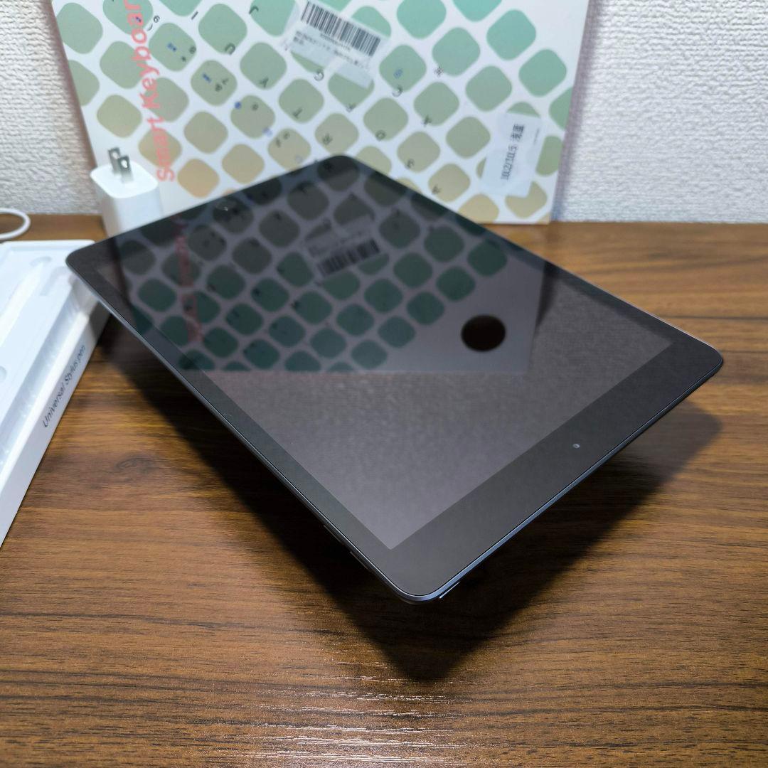 iPad 第8世代 WiFi128GB、タッチペン、キーボードとケースセット