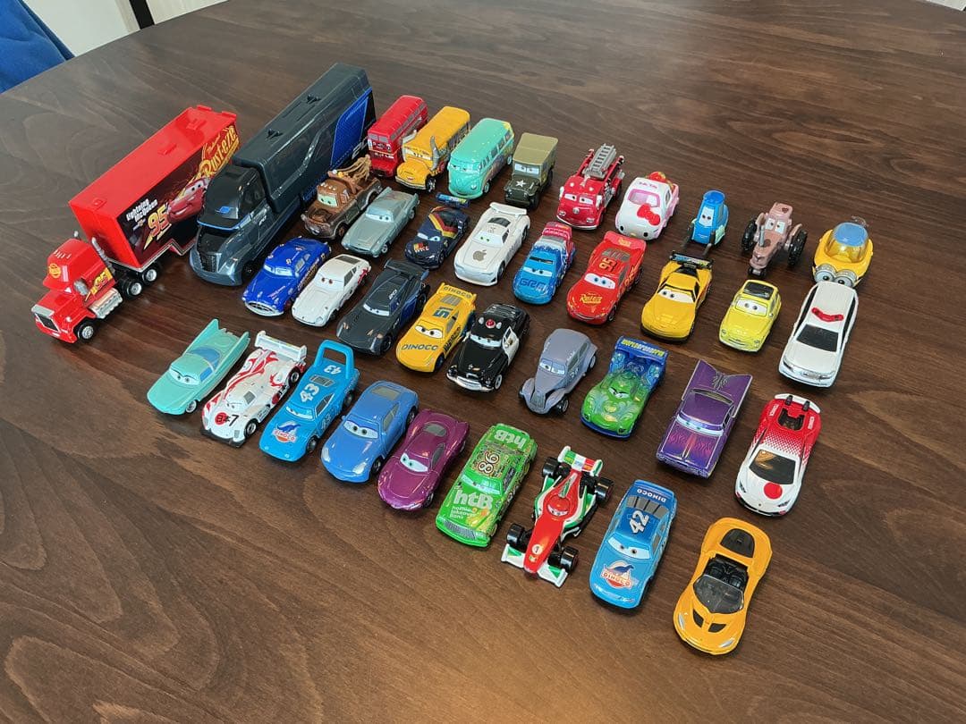 カーズトミカ34台セット（トレーラー付き）とトミカ4台