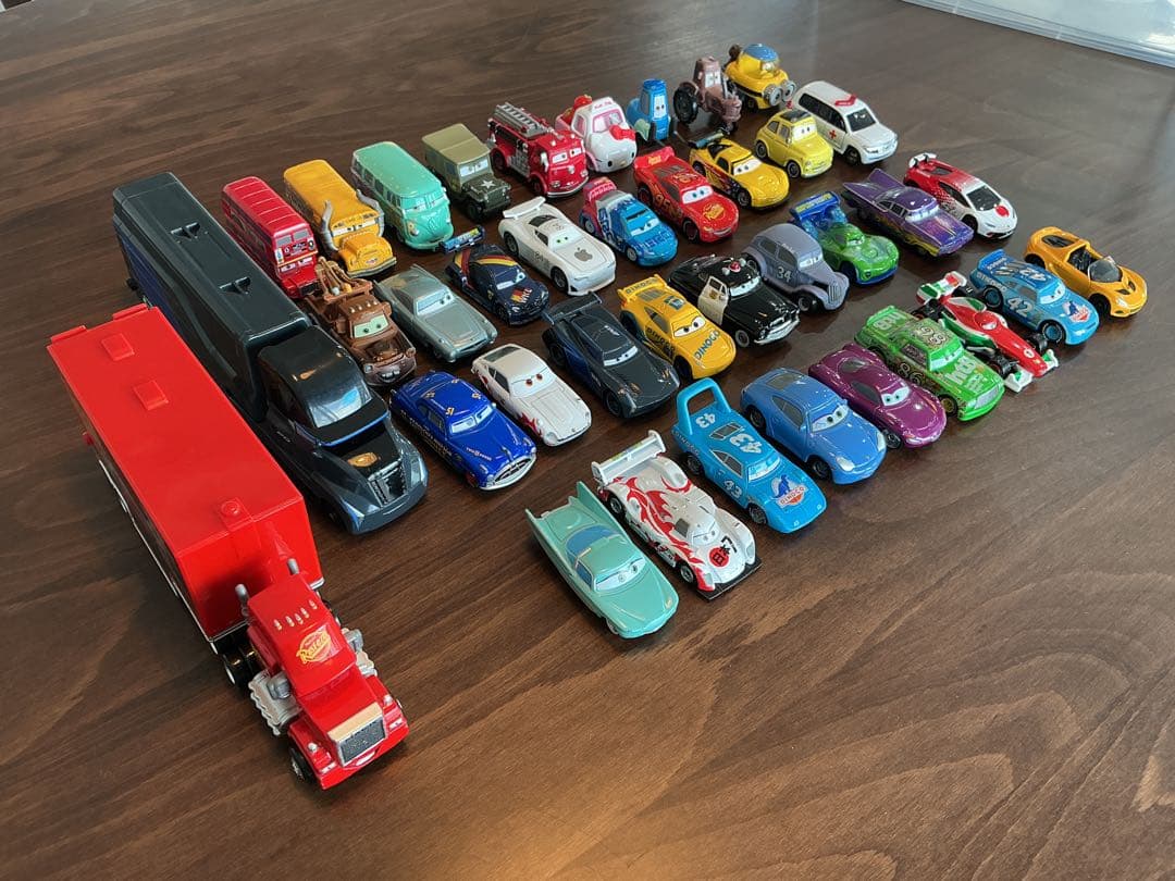 カーズトミカ34台セット（トレーラー付き）とトミカ4台
