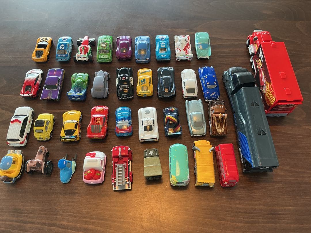 カーズトミカ34台セット（トレーラー付き）とトミカ4台