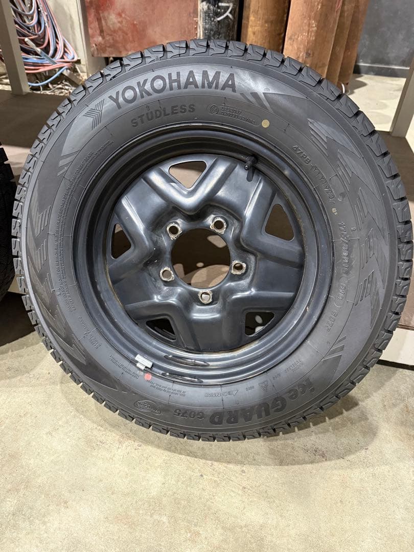 ジムニー YOKOHAMA 2023年製 スタッドレスタイヤ 4本セット