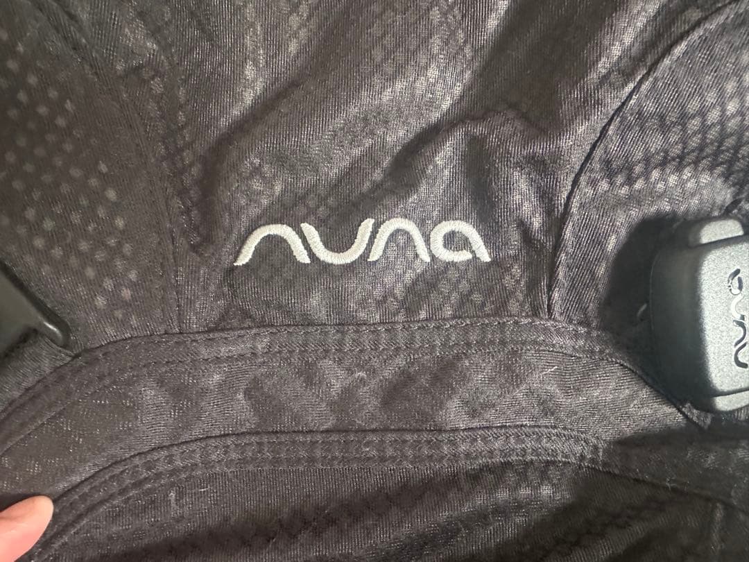 nuna 抱っこ紐　ナイト