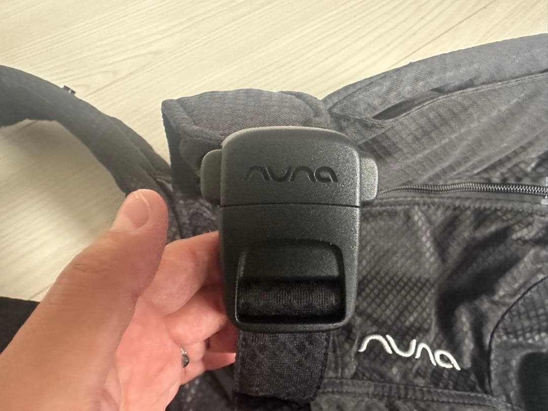 nuna 抱っこ紐　ナイト