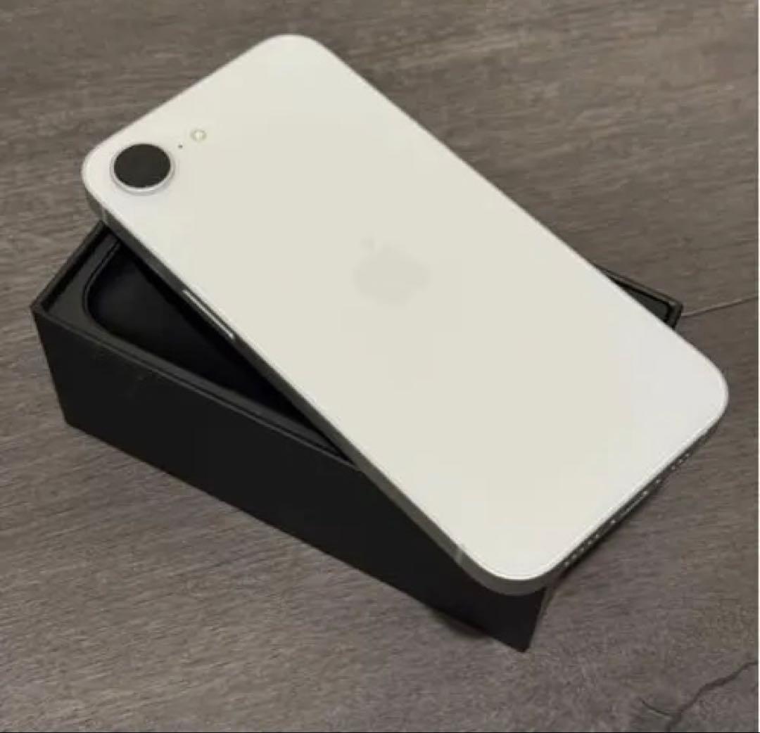 【中古】Apple iPhone16e 本体 ホワイト