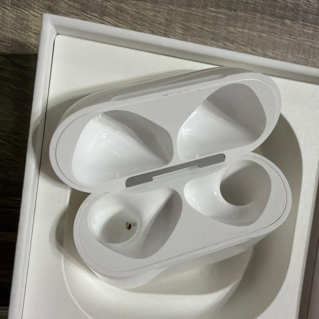 Apple AirPods 4 アクティブノイズキャンセルモデル