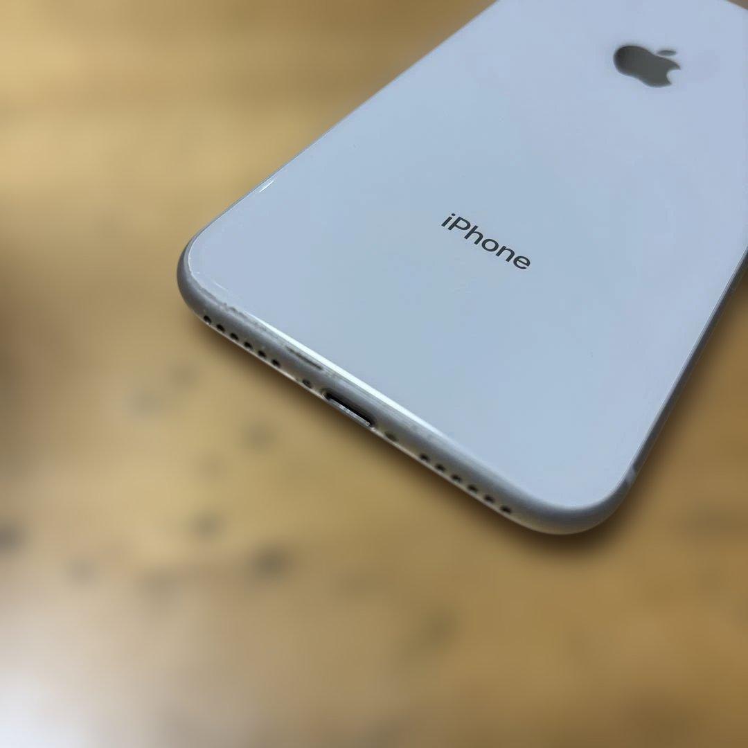 Apple iPhone 8 64GB docomo SIMロック解除済 本体