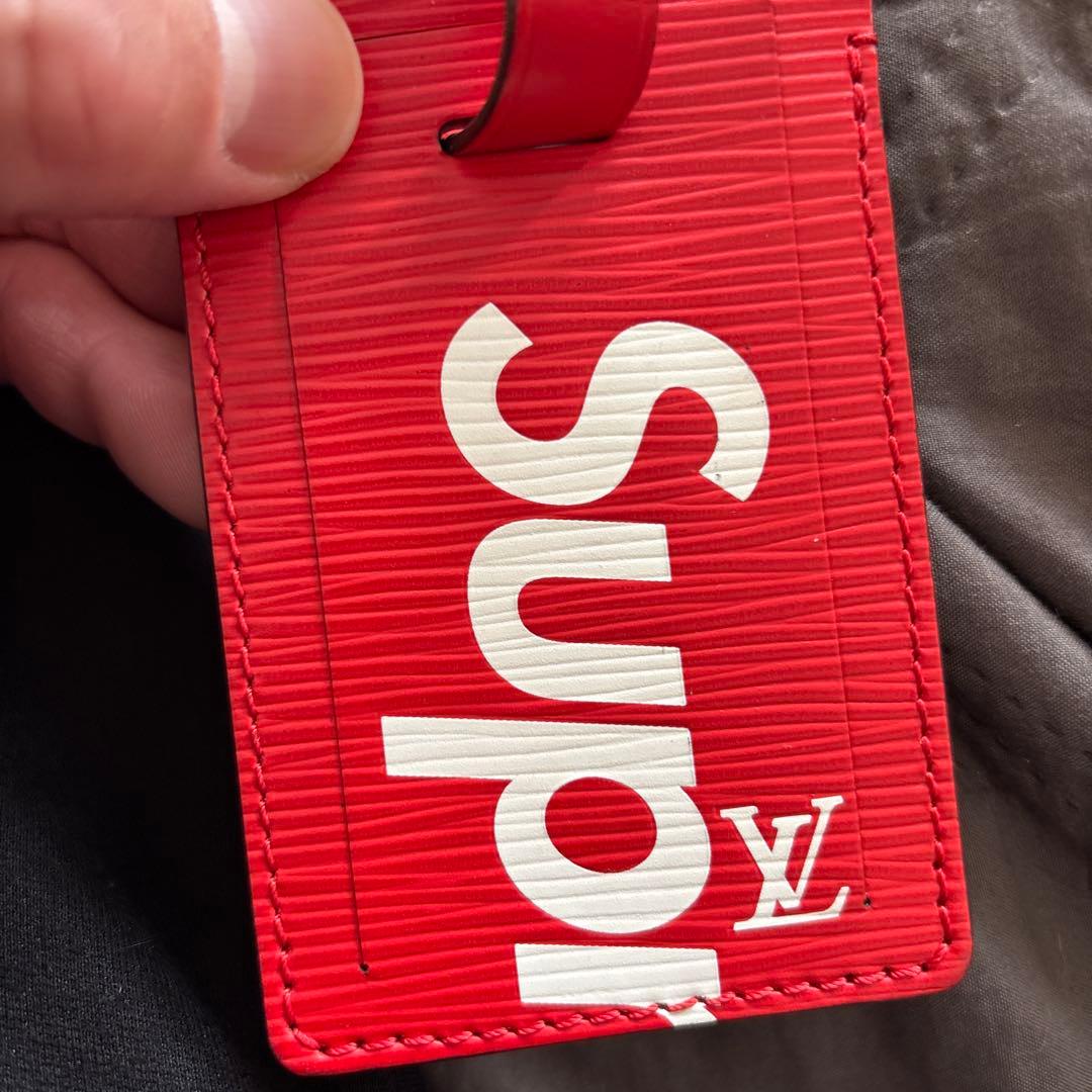 レ*オ様 ルイヴィトン エピ シュプリーム LVロゴ ネームタグ M67726
