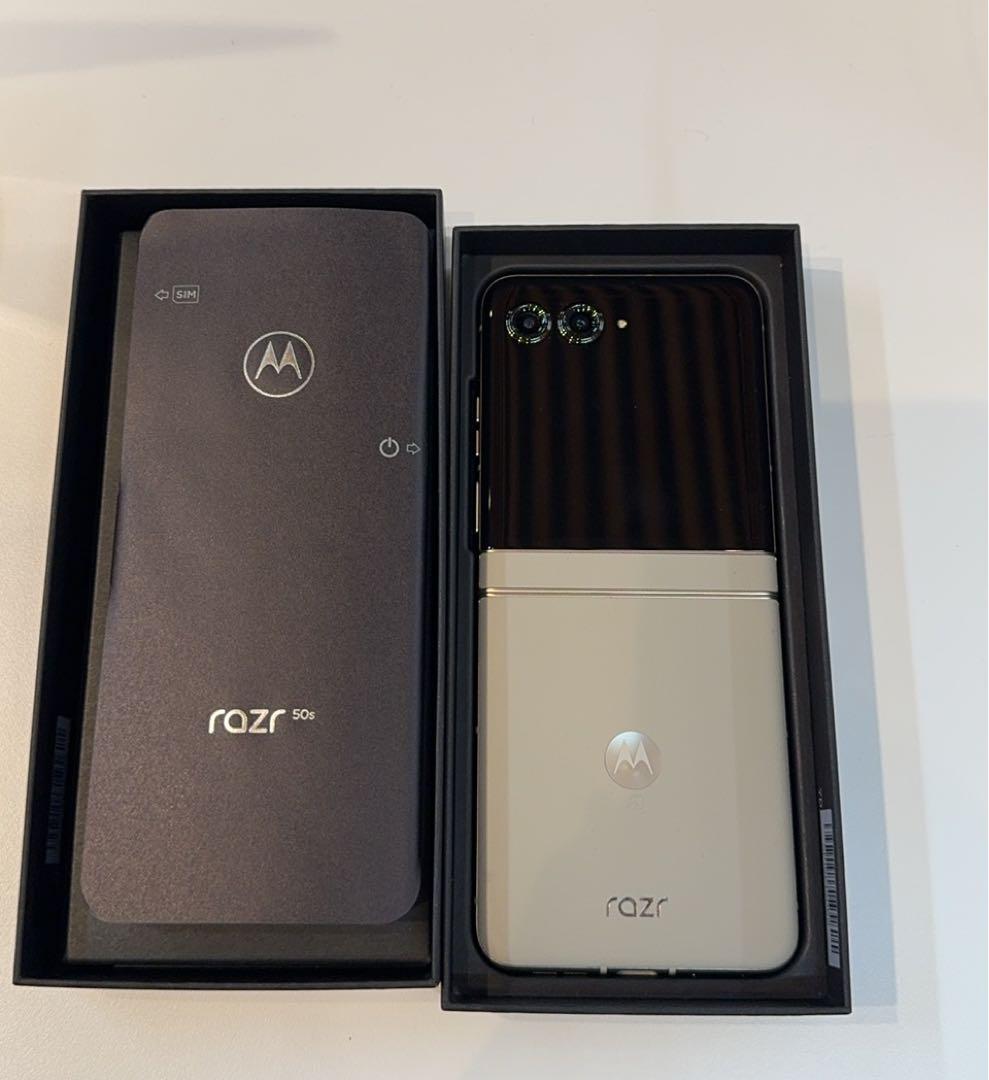 【新品未開封】motorola razr 50s サンドクリーム