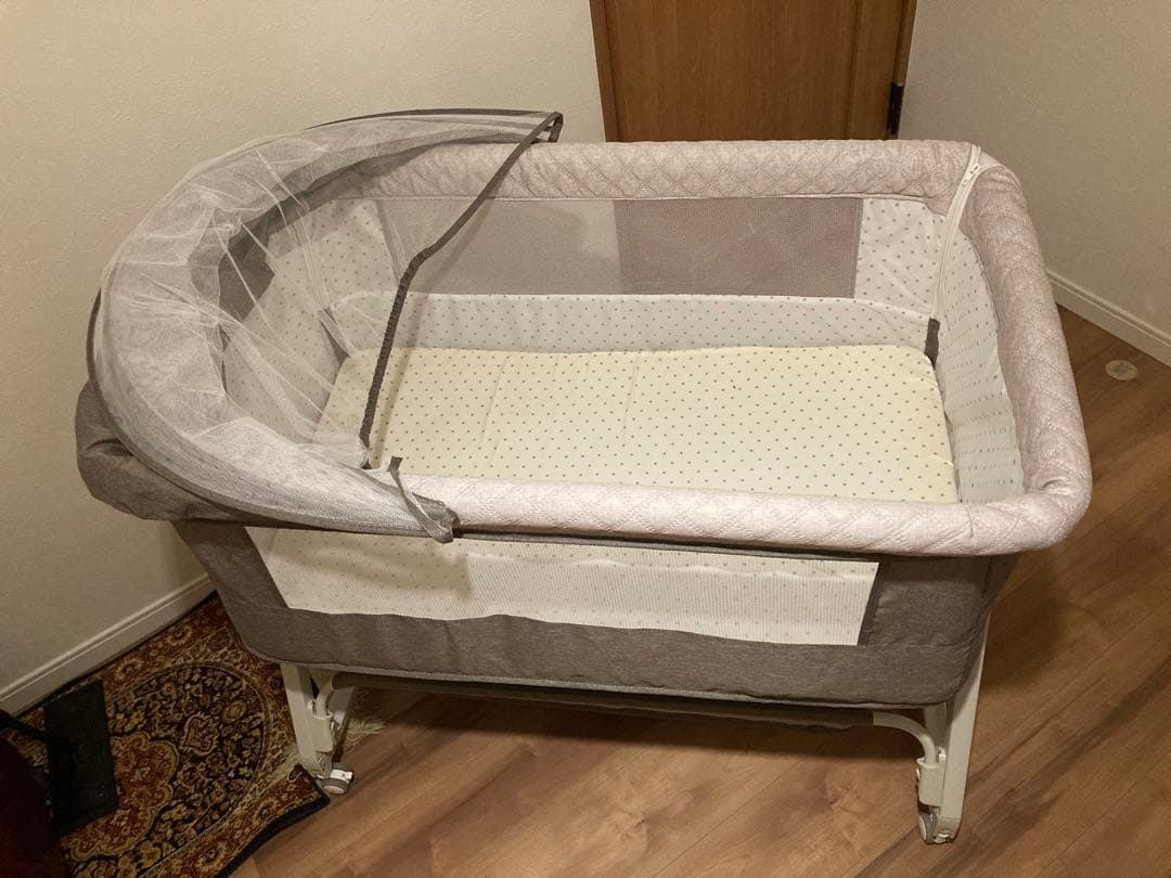 ベビーベッド未使用、添い寝ベッド