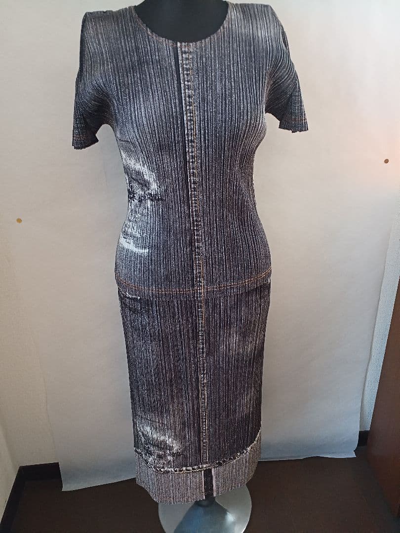 美品プリーツプリーズイッセイミヤケデニム転写プリーツセットアップ