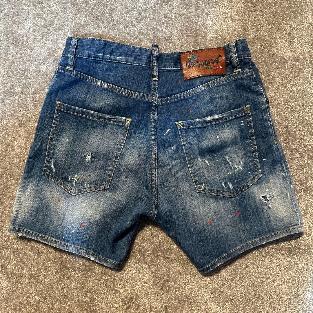 DSQUARED2 ダメージ加工ショートパンツ