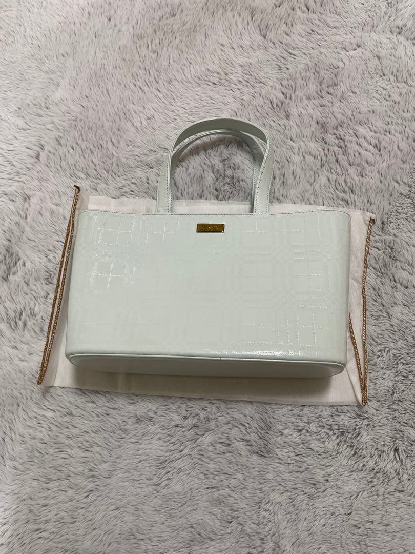 burberryライトグリーン エナメル ハンドバッグ