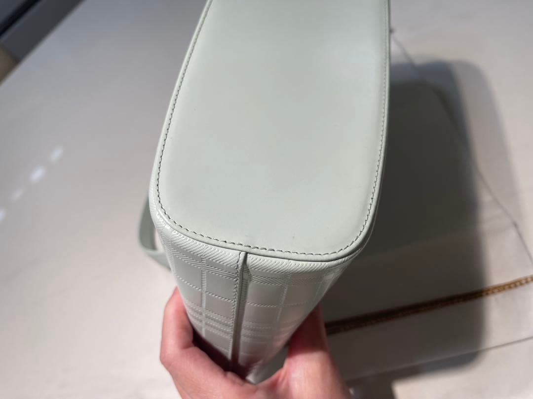 burberryライトグリーン エナメル ハンドバッグ