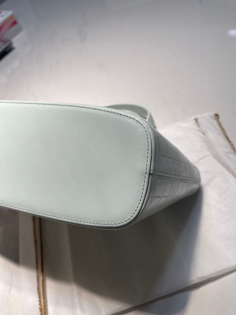 burberryライトグリーン エナメル ハンドバッグ