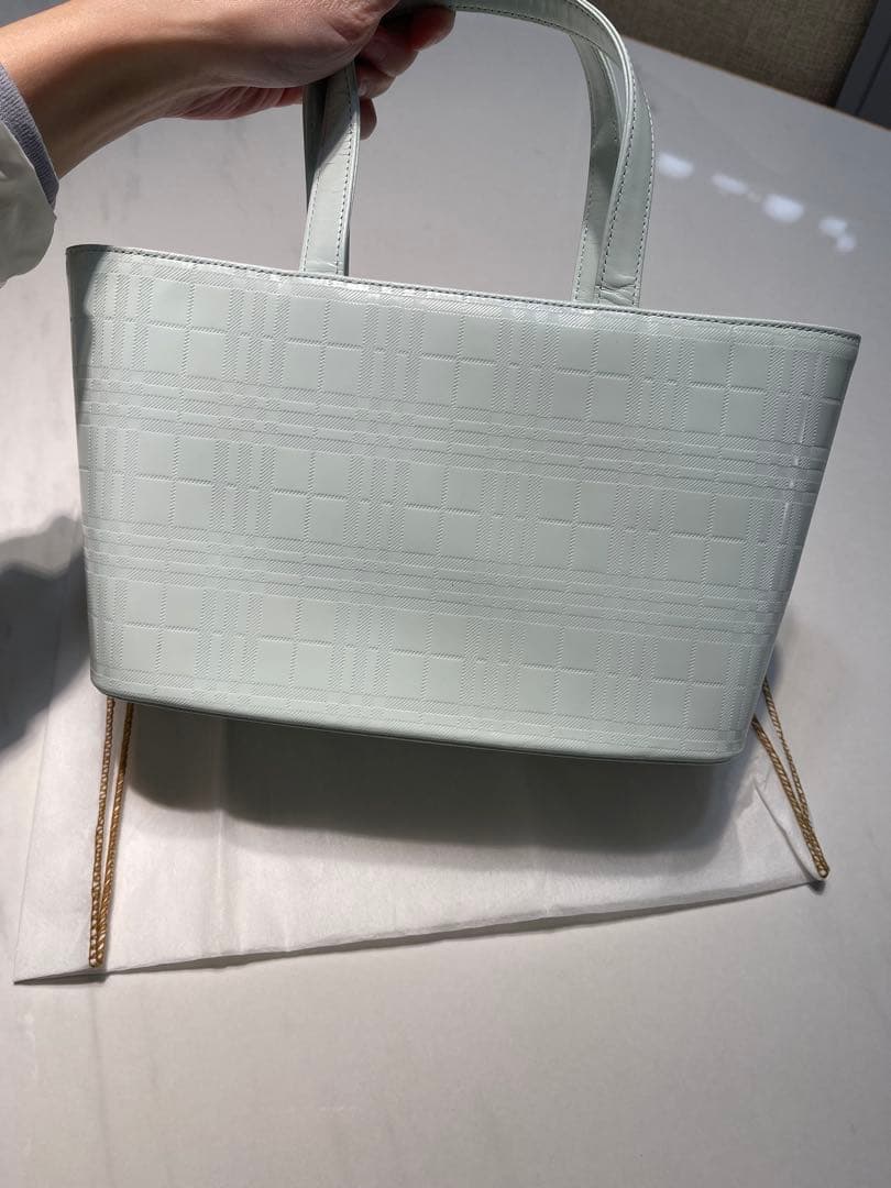 burberryライトグリーン エナメル ハンドバッグ