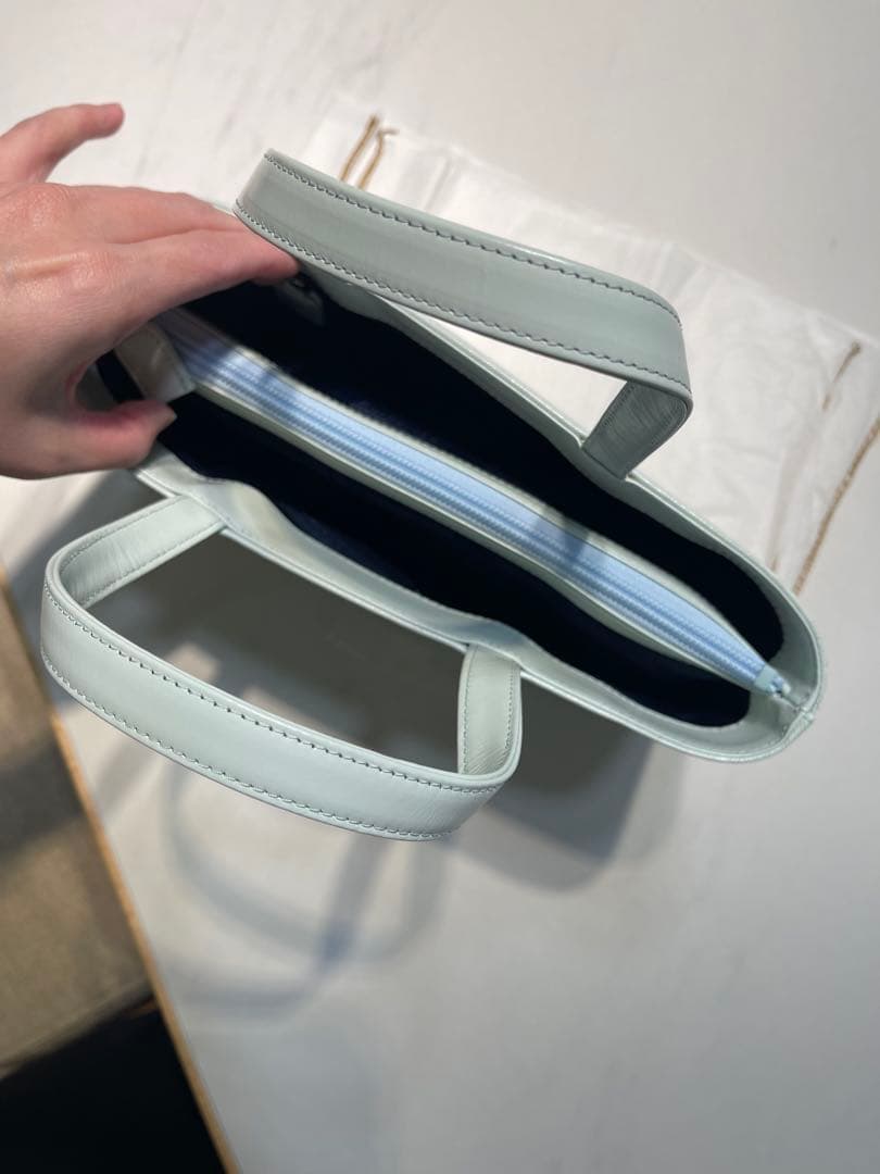 burberryライトグリーン エナメル ハンドバッグ